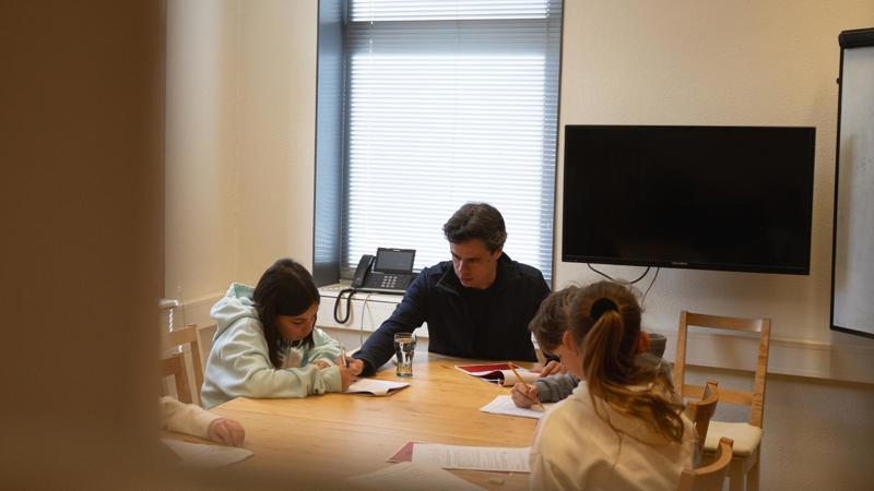 Onderwijsambassadeur Wouter Begeleidt Leerlingen LR