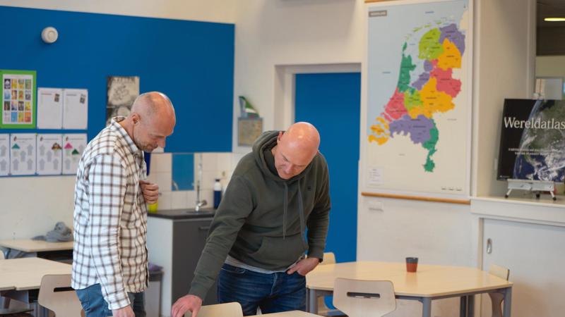 Onderwijsambassadeur Jan Joost En Leerkracht Marcel Overleg 1 LR