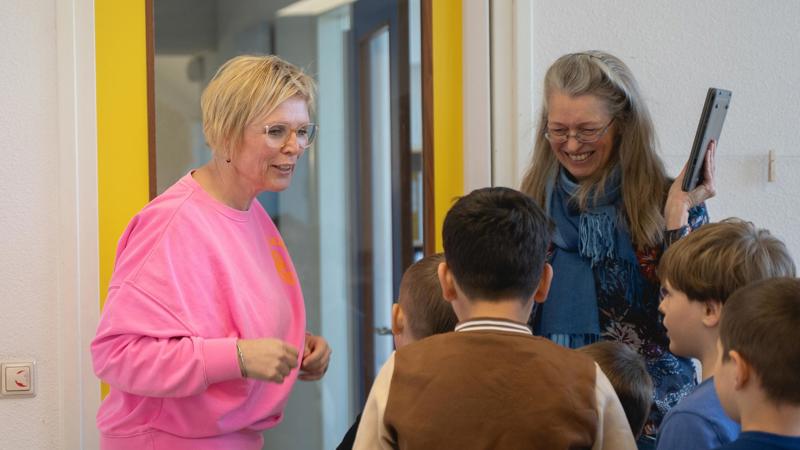 Onderwijsambassadeur Josje En Leerkracht En Leerling LR