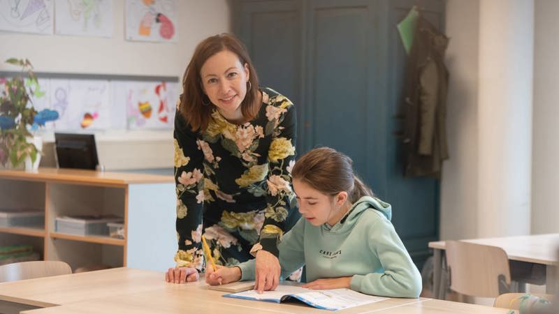 Onderwijsambassadeur Met Kind In Klas