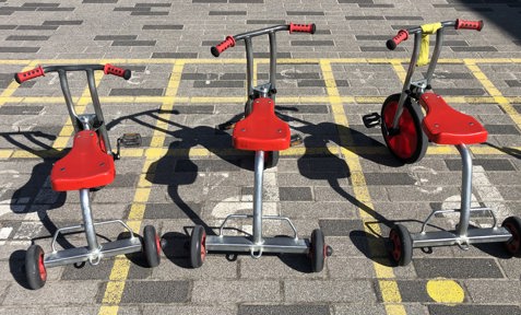 Speelplein Met 3 Kleuterifetsjes