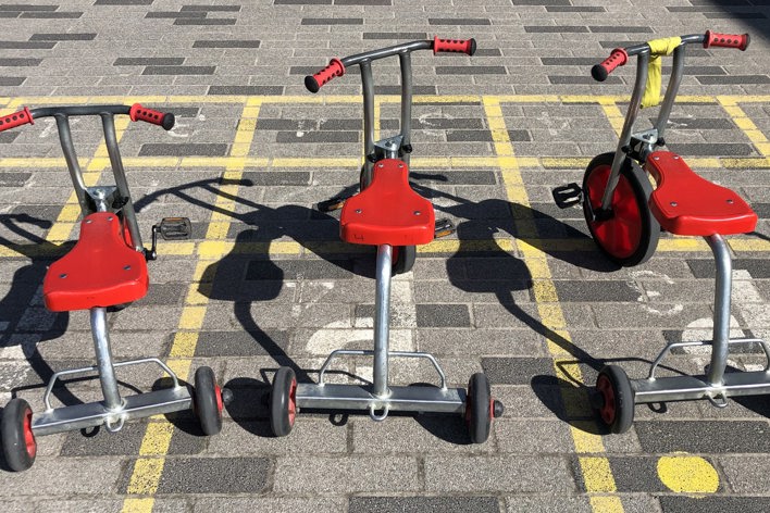 Speelplein Met 3 Kleuterifetsjes