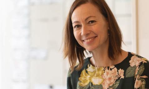 Onderwijsambassadeur Portret Sietske Met Boek